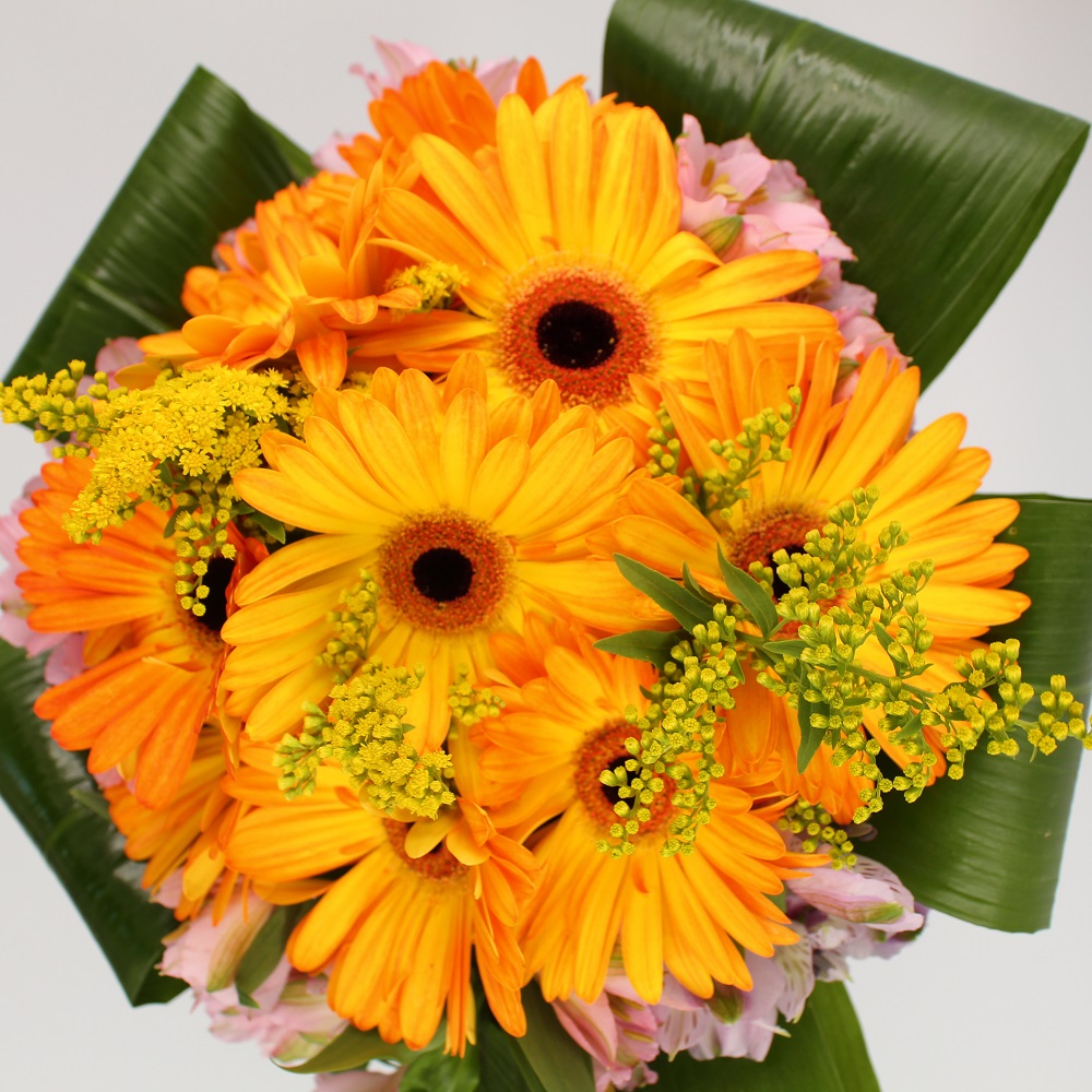 Bouquet di Gerbere colorate gialle dall'alto