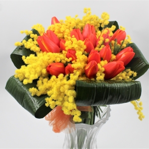 Bouquet di Tulipani e Mimosa da vicino