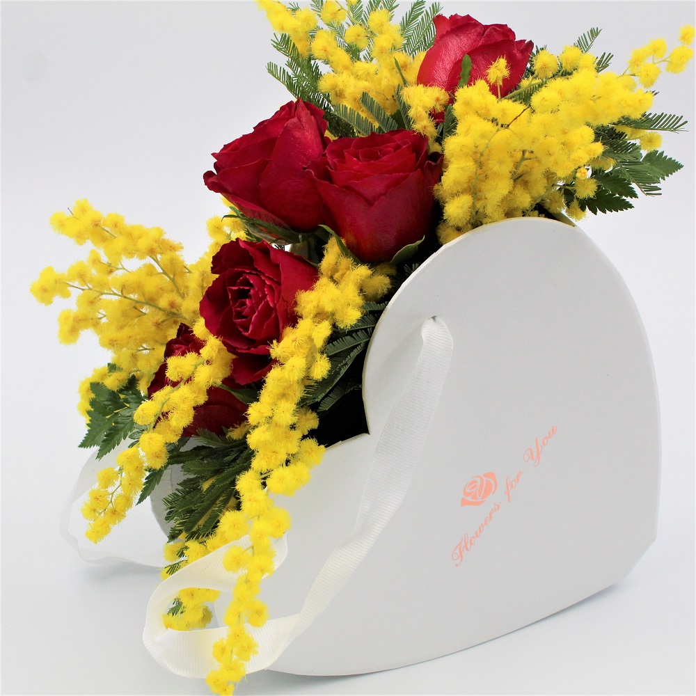 Cuore di Rose e Mimosa da vicino Cuore di Rose e Mimosa da vicino