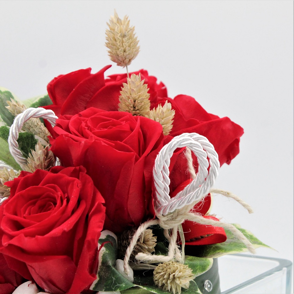 Rose Stabilizzate in cubo di Cristallo dett