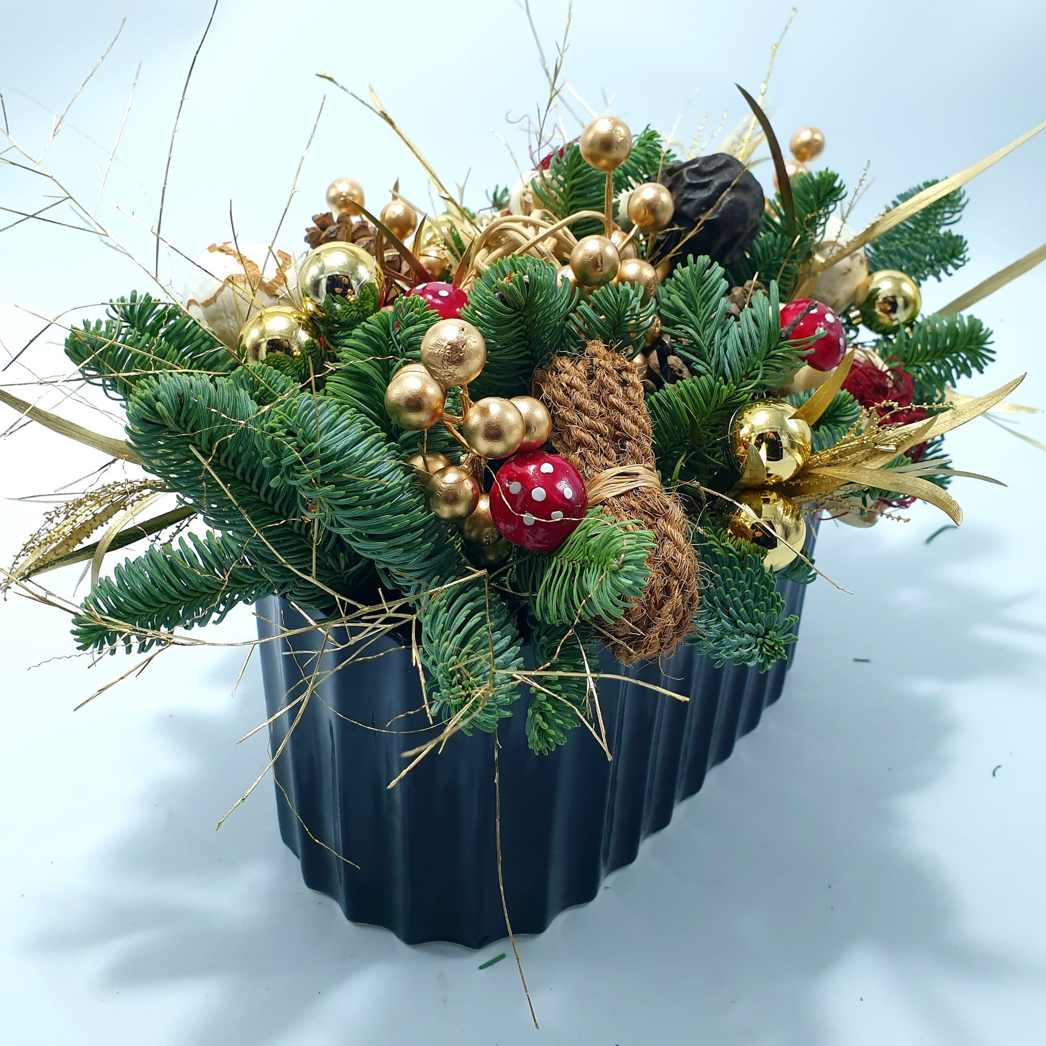 Composizione Natalizia Modern Gold in Vaso Nero Scanalato